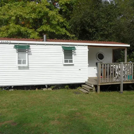 Etche Zahar مكان تخييم Urt